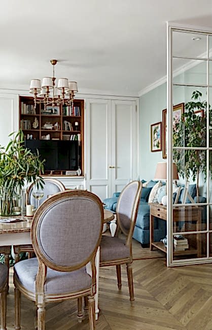 Dream studio for a beautiful woman Living room